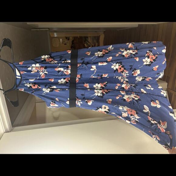 Dresses & Skirts - Pre loved Loft Women’s Size 10 Floral Dress